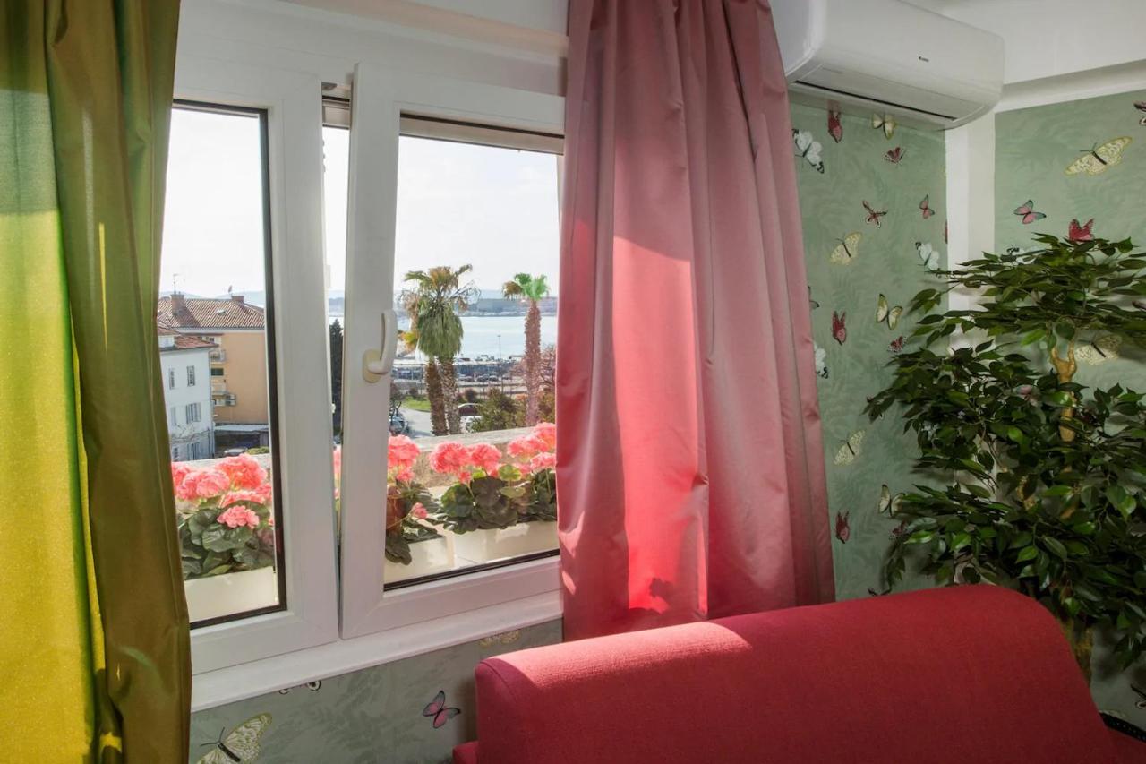Beach Apartment Butterfly With Sea View Split Exteriör bild