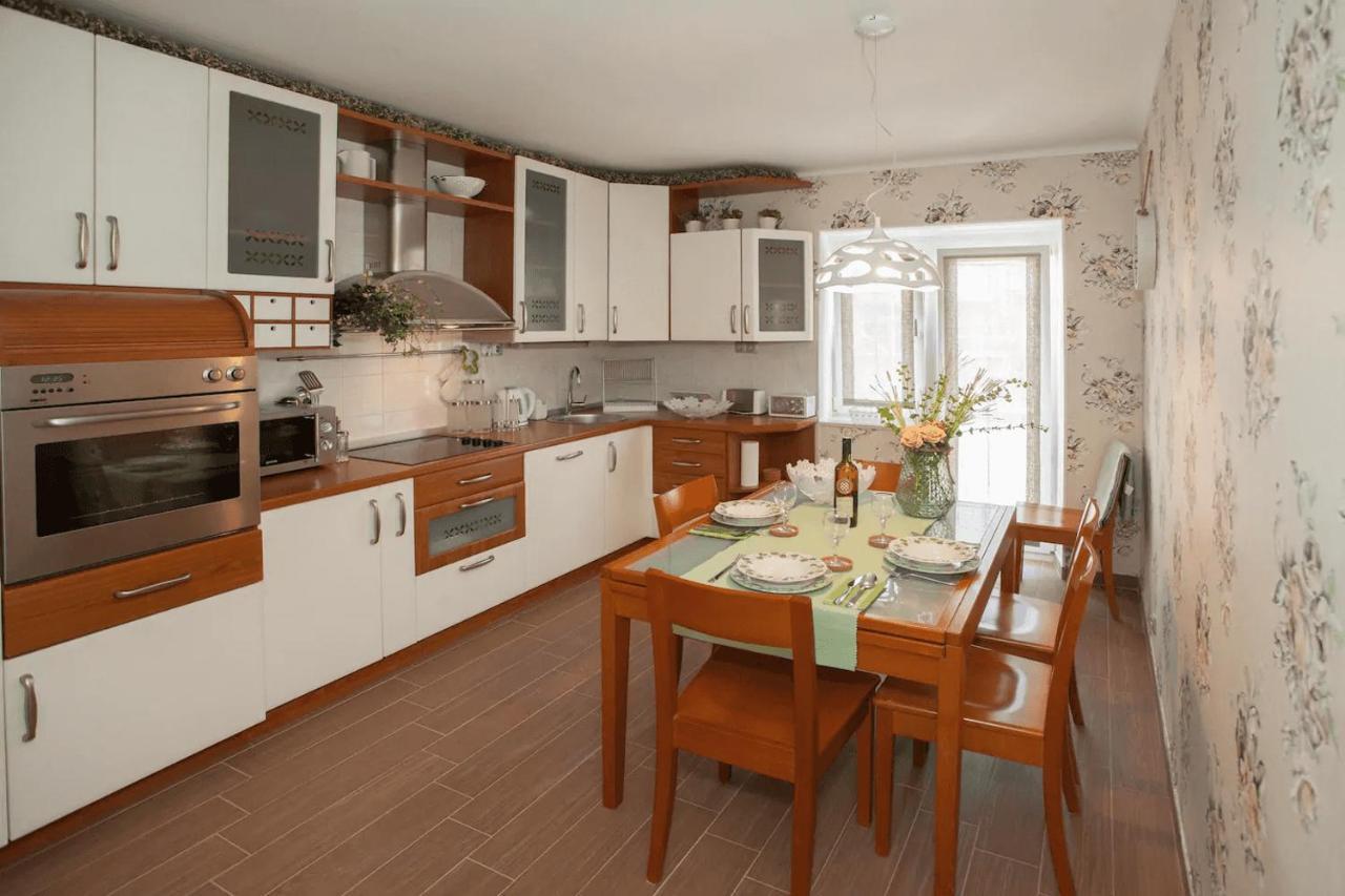 Beach Apartment Butterfly With Sea View Split Exteriör bild