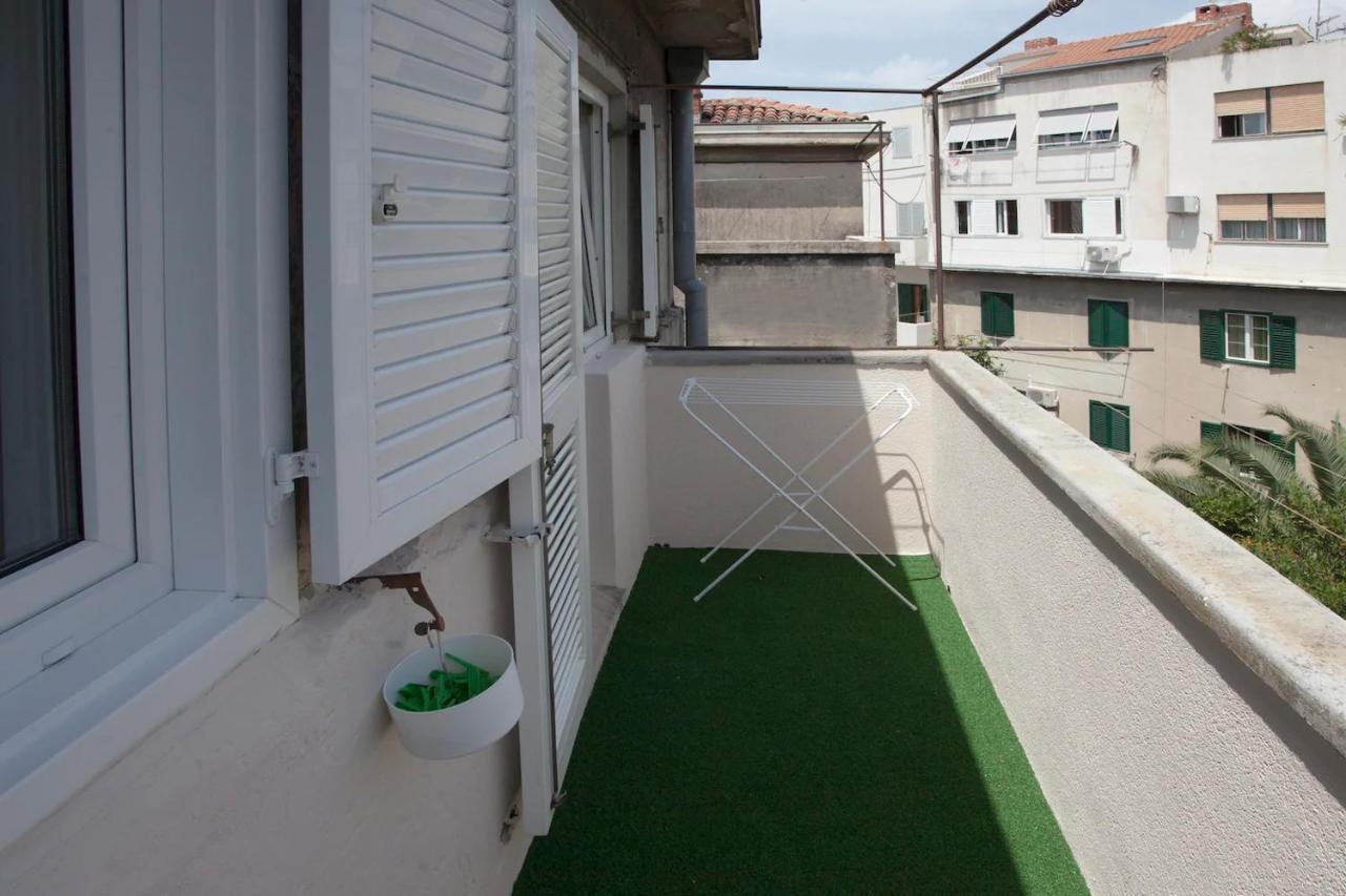 Beach Apartment Butterfly With Sea View Split Exteriör bild