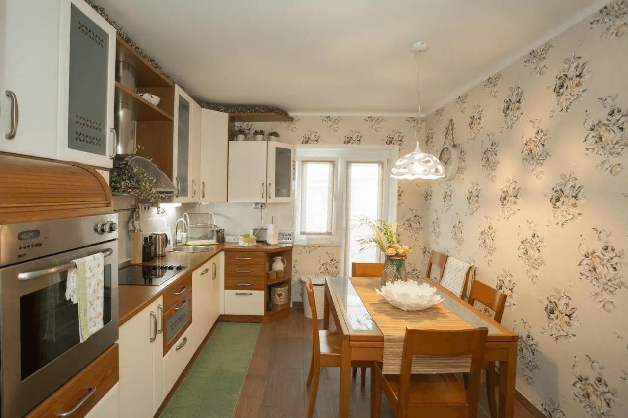 Beach Apartment Butterfly With Sea View Split Exteriör bild